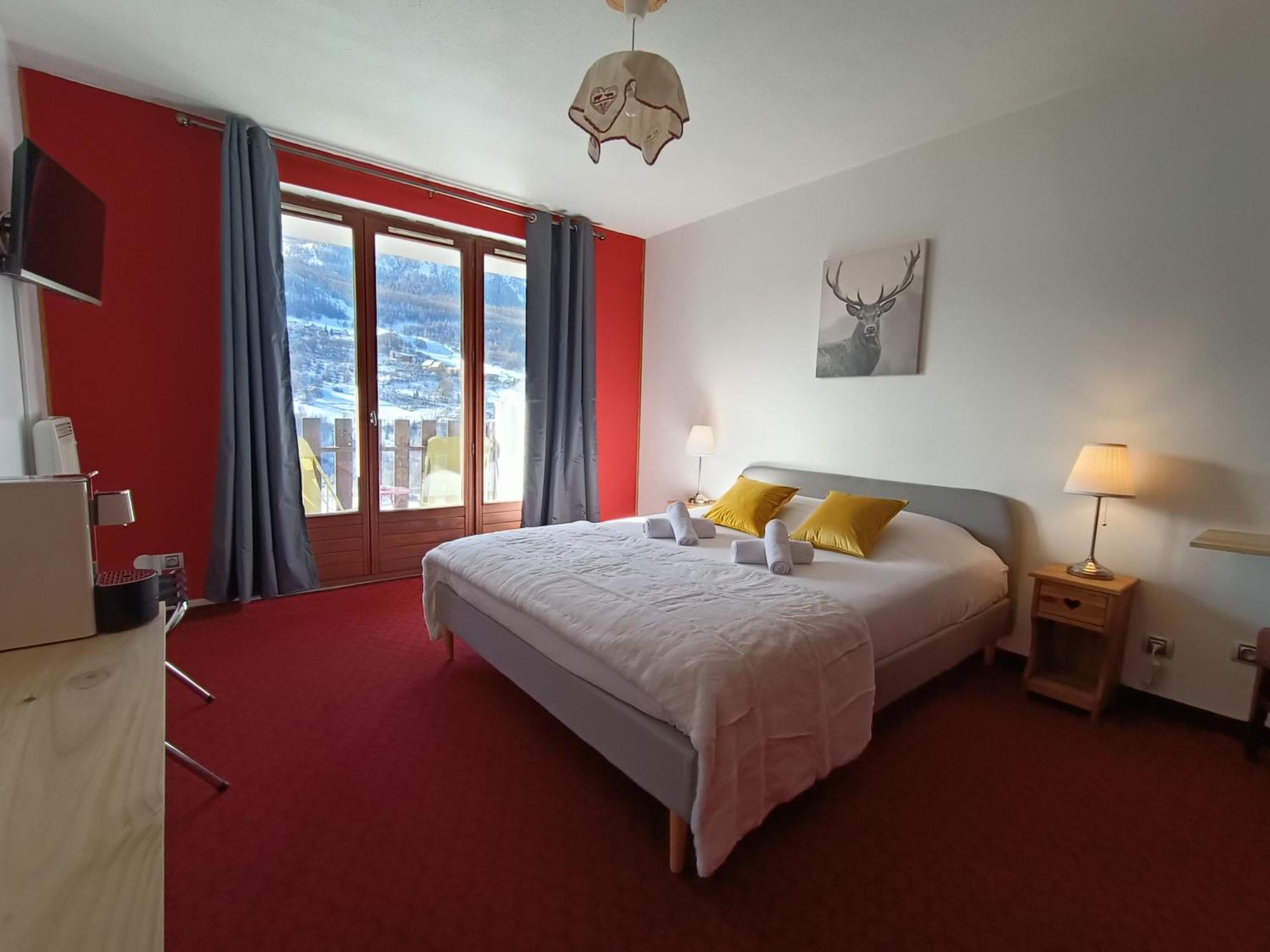 Hotel Plein Soleil Allos Exterior photo